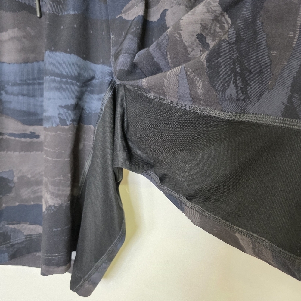 Lululemon Abstract print Athleasure shorts - Picture 3 of 10